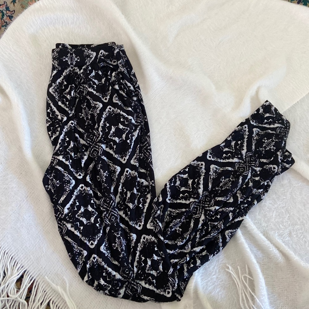 Miss Selfridge Black and White Pattern Pants or Trousers w/ Super Soft Stretch